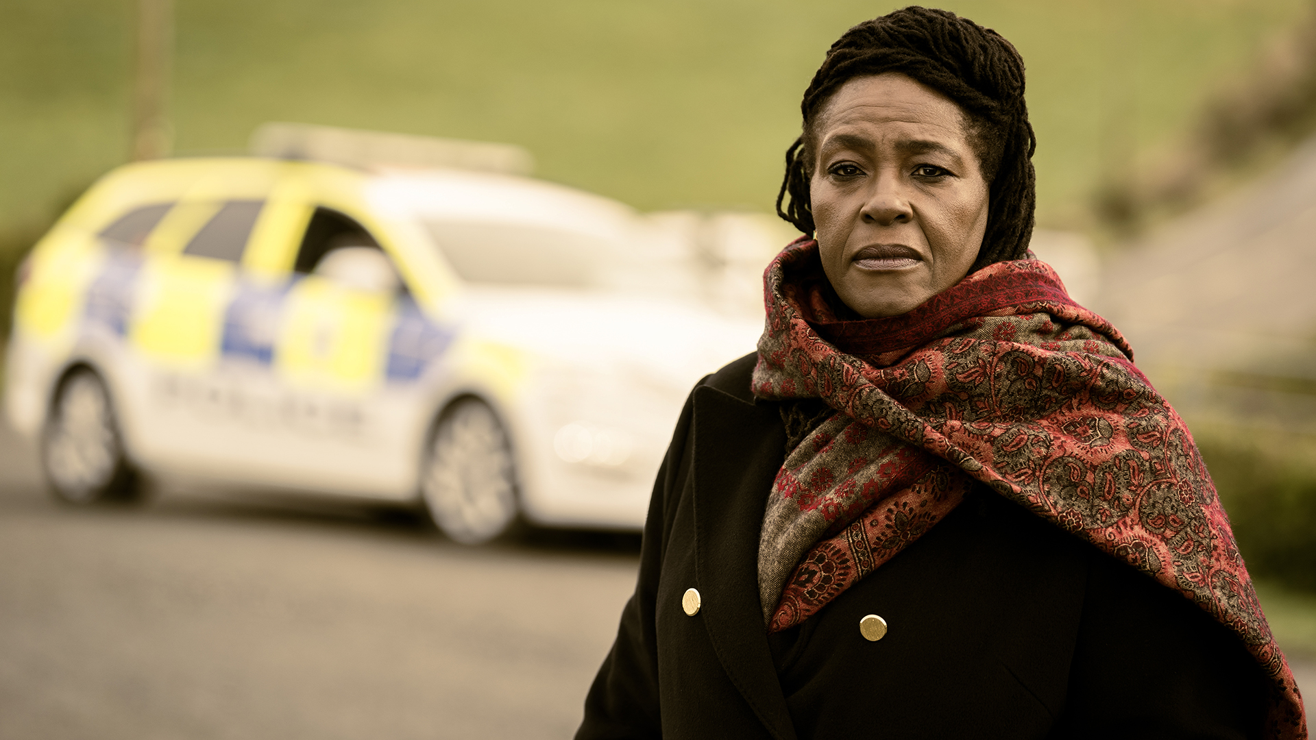 Hanmore, Ellis looks for the missing girlfriend of a murdered teen., TV-MA, Season 1, Episode 1