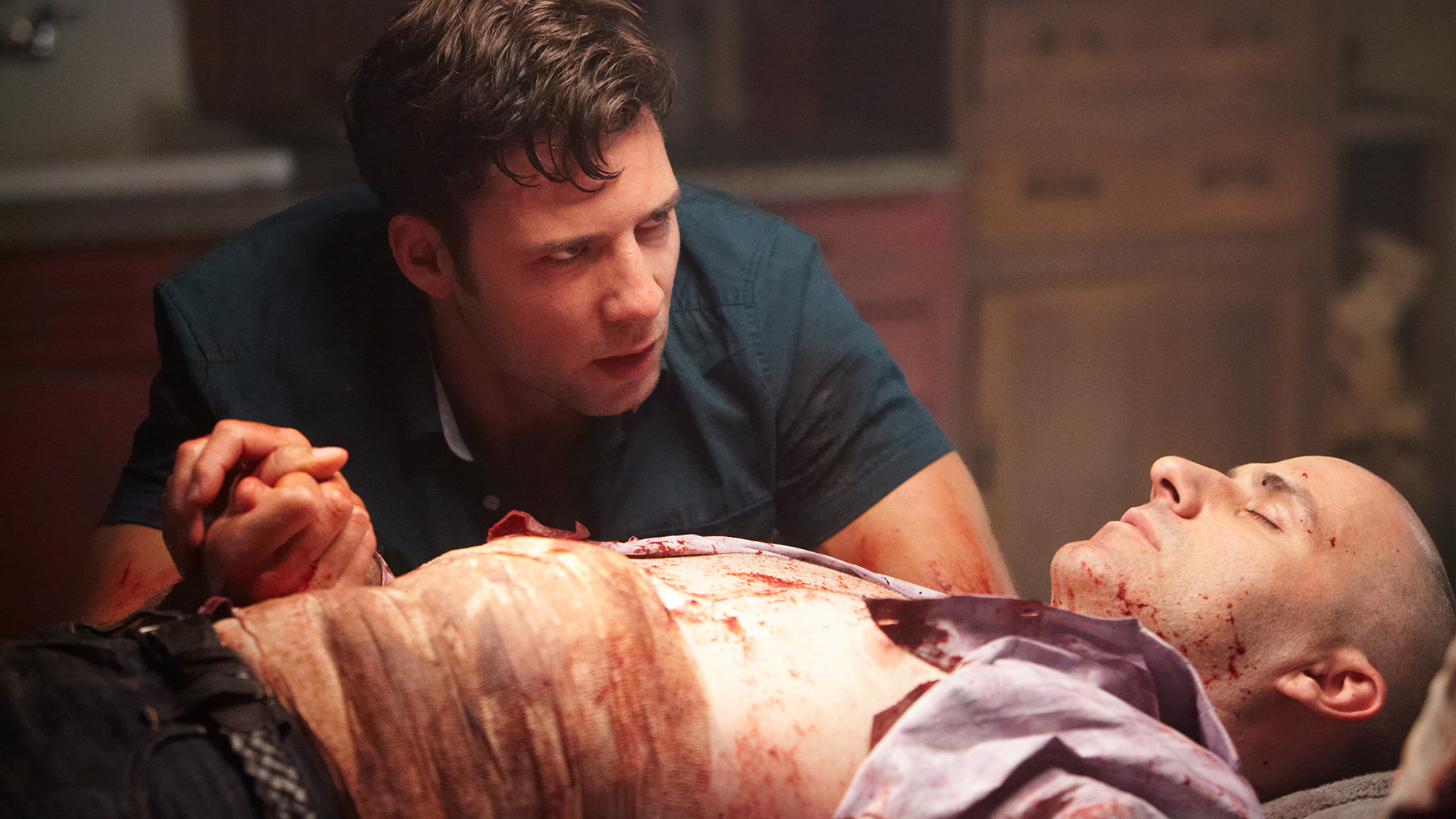 Stalking Evil, The Pack accepts Santos' offer to discuss a truce., TV-MA, Season 1, Episode 7