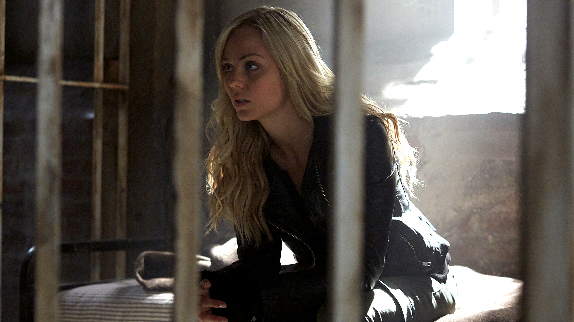 Caged, Elena embraces the killer within to free a captured Clay., TV-MA, Season 1, Episode 12