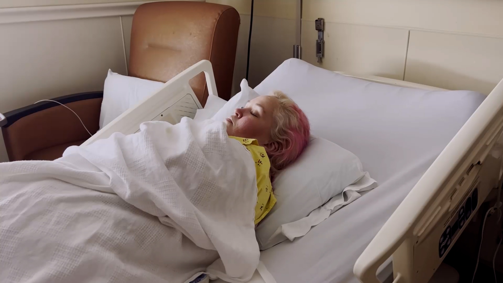 Family Crisis: June's Big Secrets, Pumpkin and Josh welcome twins. June is rushed to the ER., TV-14, Season 6, Episode 1