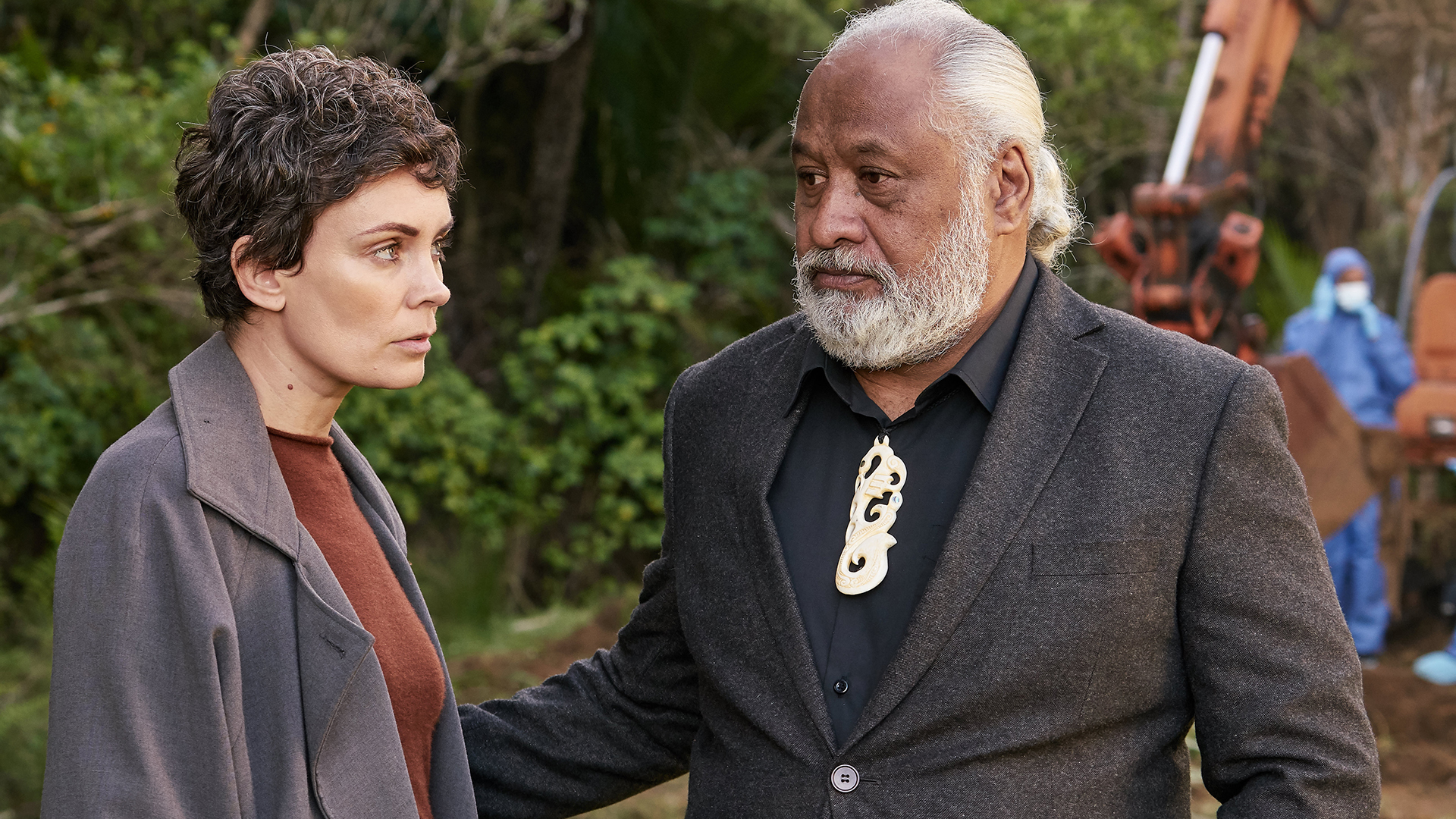 Te Ao Uenuku Part 1, When a child's skeleton is dug up on a dope plantation, suspicion is cast on the local Maori community and nearby commune dwellers. Harding has difficulty separating the investigation from his own memories of foster care., TV-MA, Season 2, Episode 3