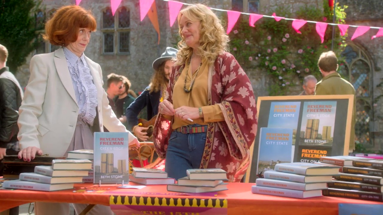 Murder in the Dark, First Chapter, DS Stone tries to keep her aunts out of an investigation., TV-PG, Season 1, Episode 1