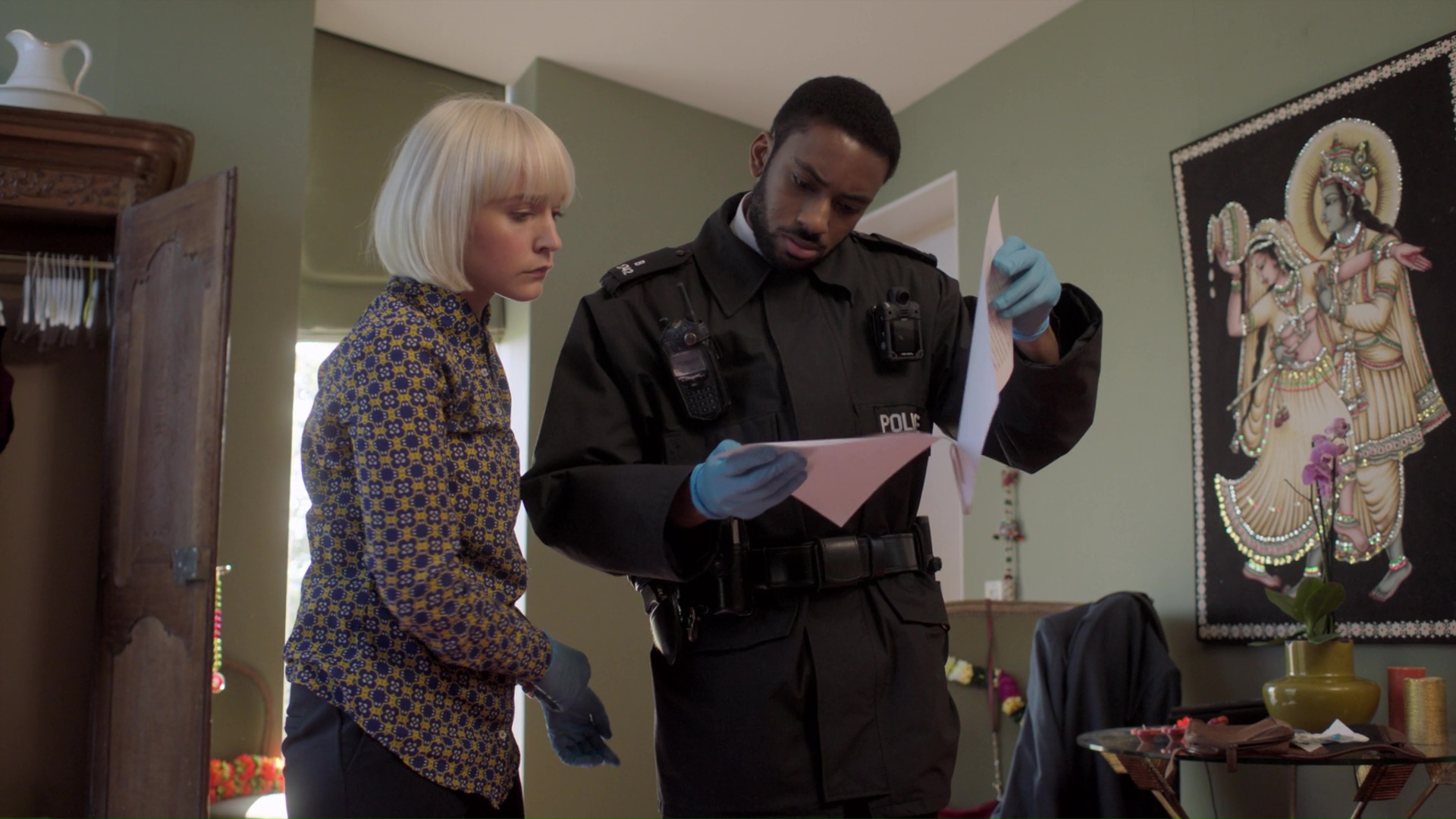 Death by Vinyl, Final Chapter, Mattie investigates a new victim: the band's manager., TV-14, Season 1, Episode 4