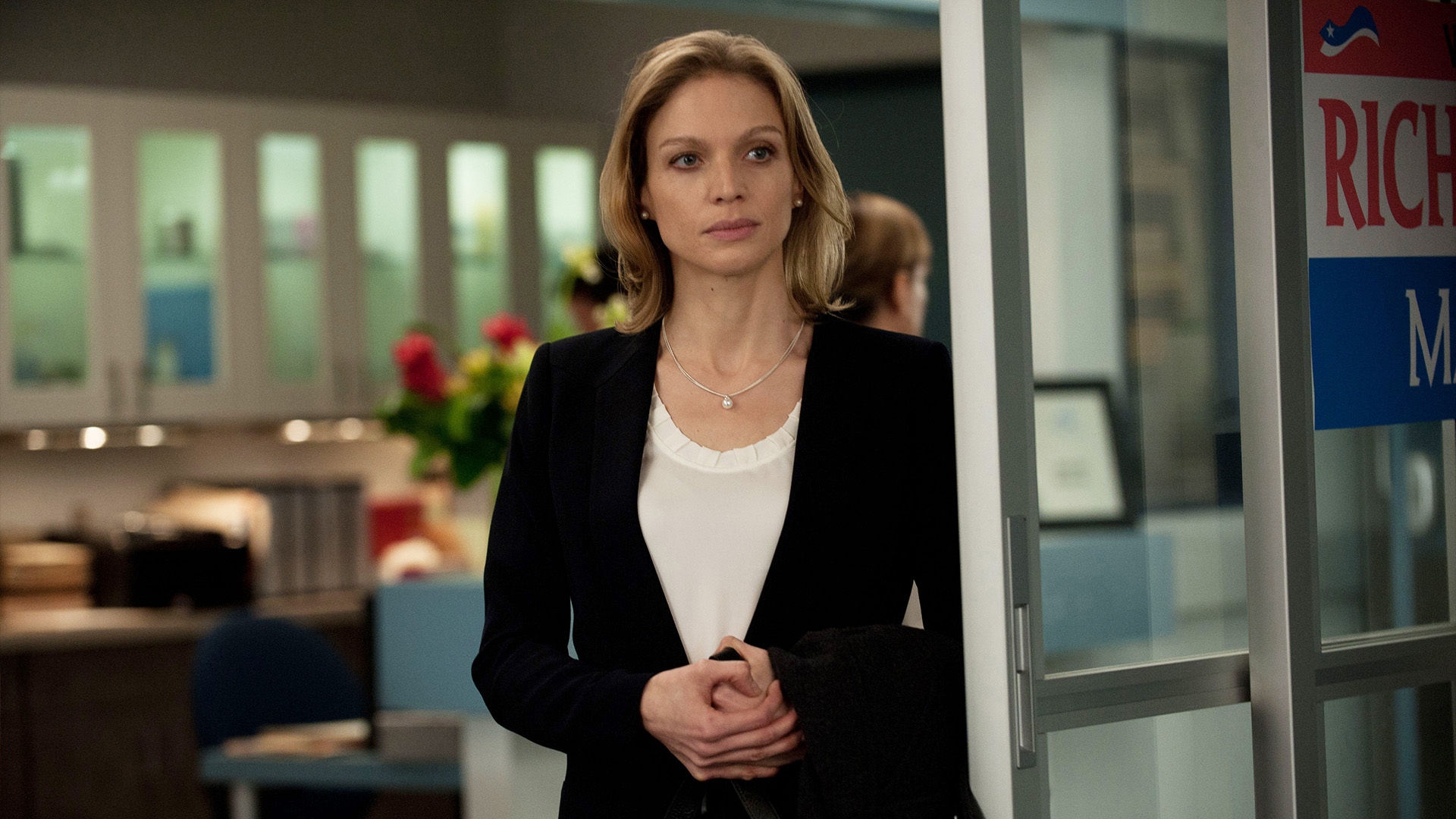 Openings, Sarah focuses in on a family secret., TV-14, Season 2, Episode 6