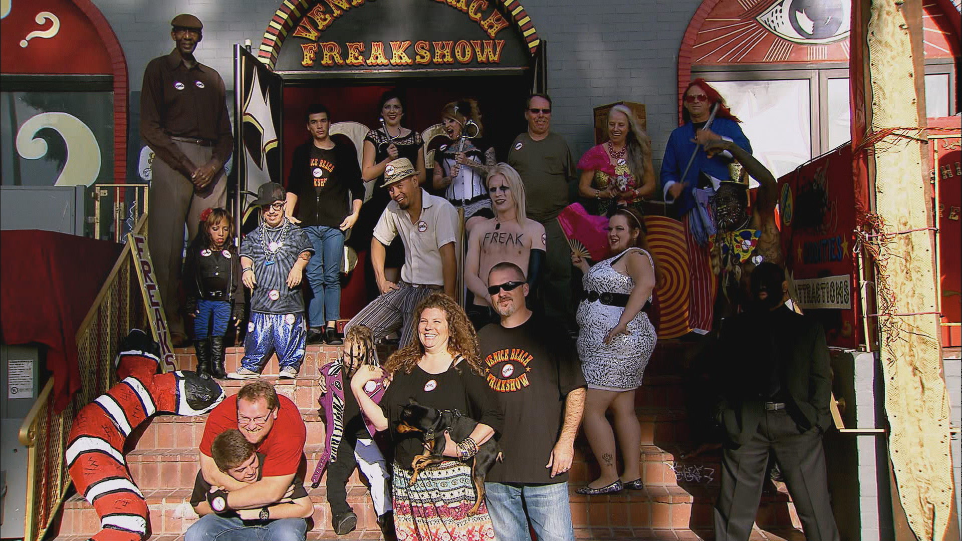 Freakshow Festival, Many freaks attend a Freakshow Festival., TV-14, Season 1, Episode 8