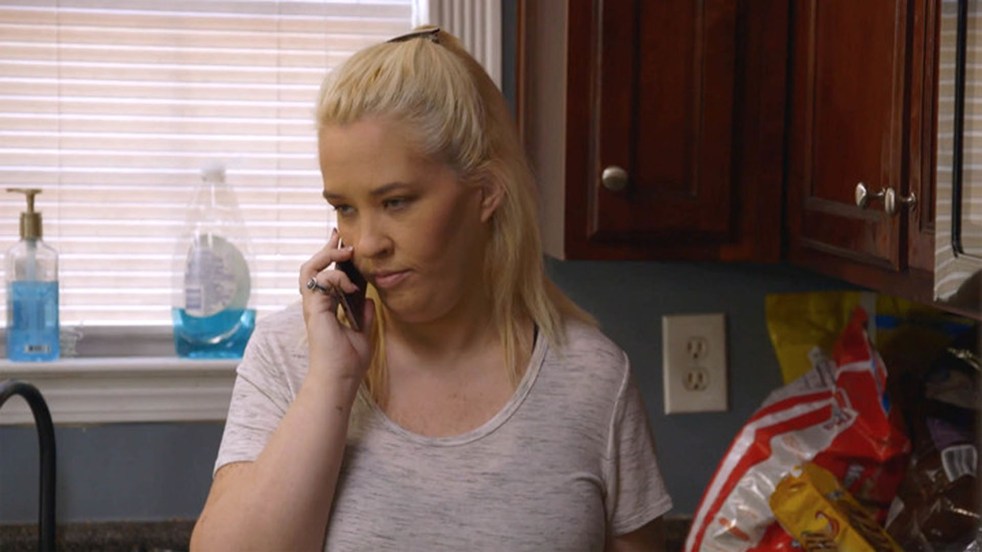 A Pumpkin in the Oven, Mama faces baby shock and legal threats!, TV-14, Season 2, Episode 3