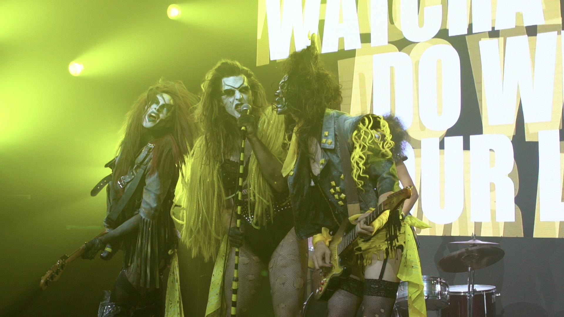 Drag Monsters of Rock, After a harrowing experience, the remaining monsters are split into two teams to compete in the inaugural, "Boulet Brothers' Dragula Monsters of Rock Show"., TV-MA, Season 1053347, Episode 3