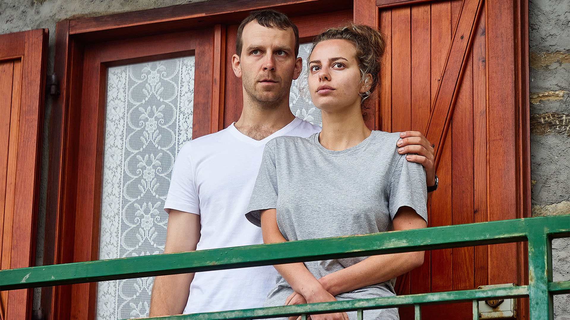 Episode 2, In the farmhouse, Chloe finds an ally in MD., TV-MA, Season 1, Episode 2