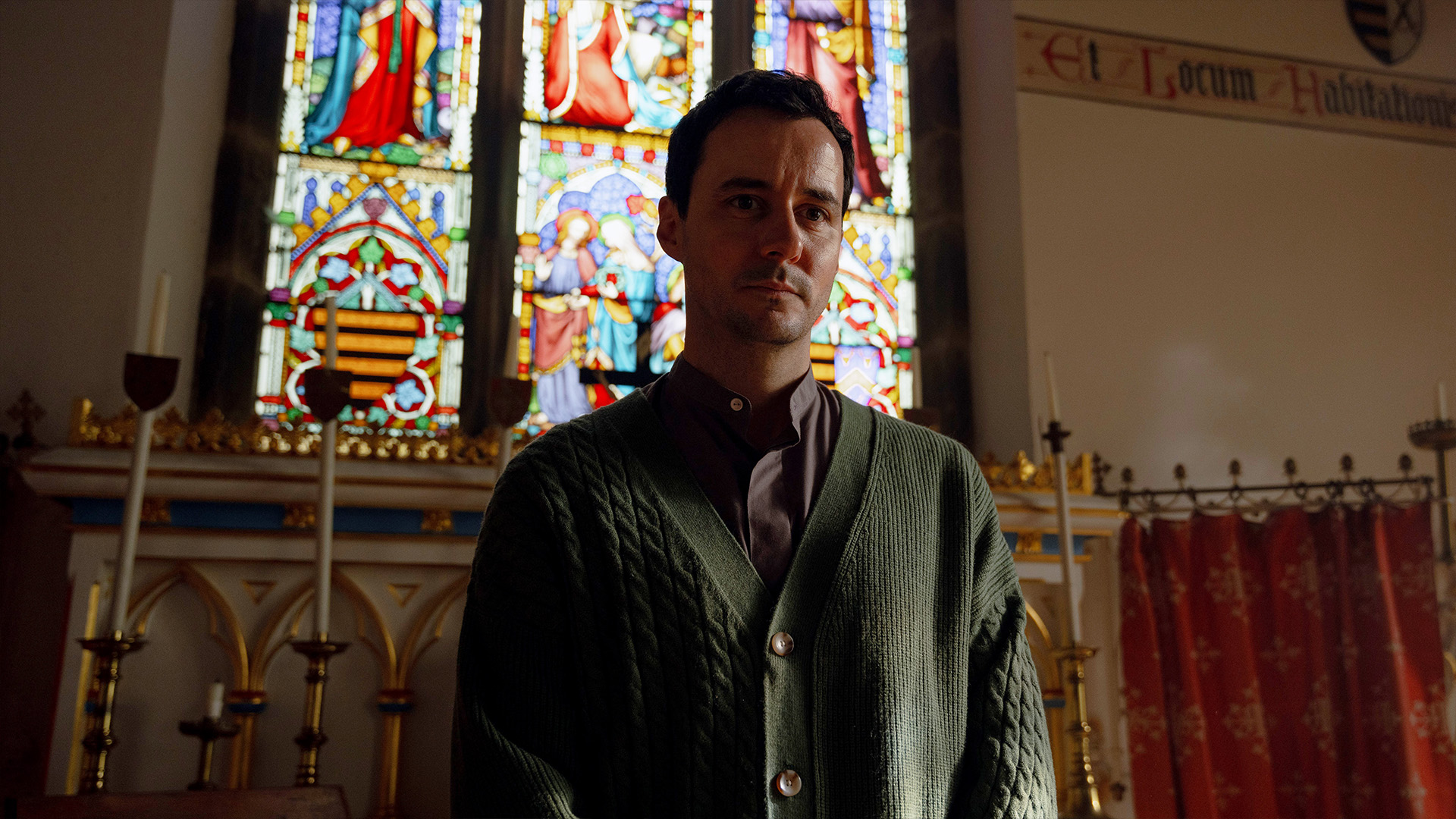 Episode 5, Owen and Winter illegally search Gruffudd's house., TV-MA, Season 1, Episode 5