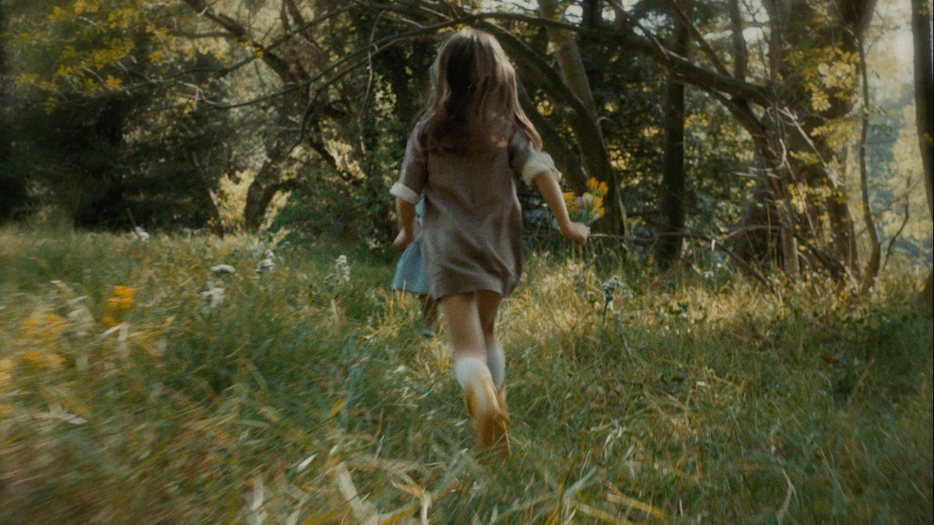 Agustina, A girl's moonlit dream collapses as conflict sparks reality., Season 1, Episode 3