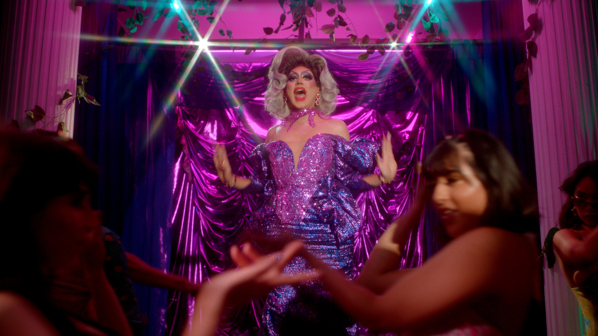 Peccadillo, Lorenzo has a glittery secret..., TV-14, Season 1, Episode 6