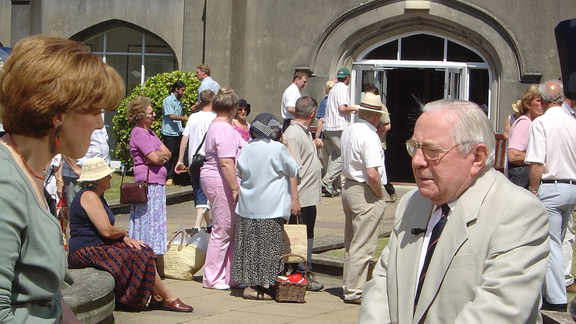 Tavistock, Antiques Roadshow heads for Tavistock in Devon., TV-PG, Season 28, Episode 5