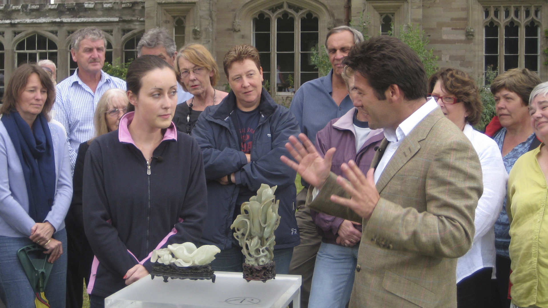 Hampton Court Castle 1, The team heads for Hampton Court Castle, near Leominster., TV-14, Season 33, Episode 15