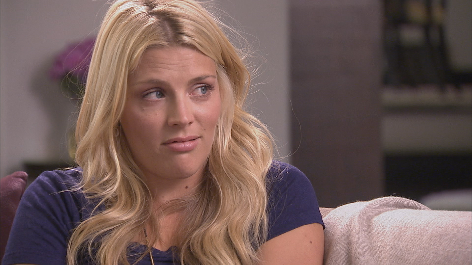 Cougar Town's Busy Philipps, Busy Philipps laughs about growing up., TV-MA, Season 2, Episode 1