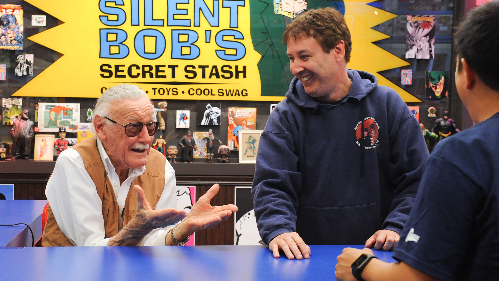 Stan Saves!, Stan Lee spends the day at the Stash., TV-PG, Season 1002286, Episode 6