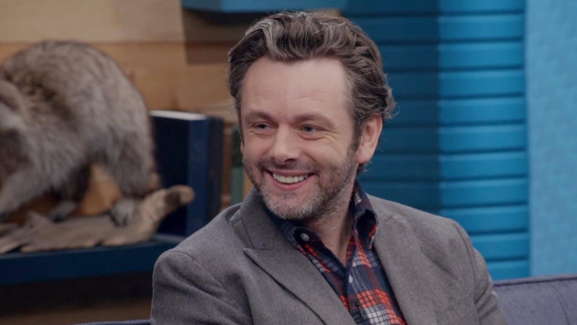 Michael Sheen Wears a Plaid Button Down and Grey Blazer, Michael Sheen guest stars CB!B!, TV-14, Season 4, Episode 17