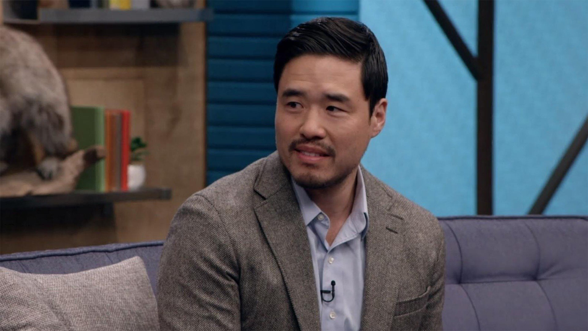 Randall Park Wears Brown Dress Shoes with Blue Socks, Randall Park guest stars on CB!B!, TV-14, Season 4, Episode 28