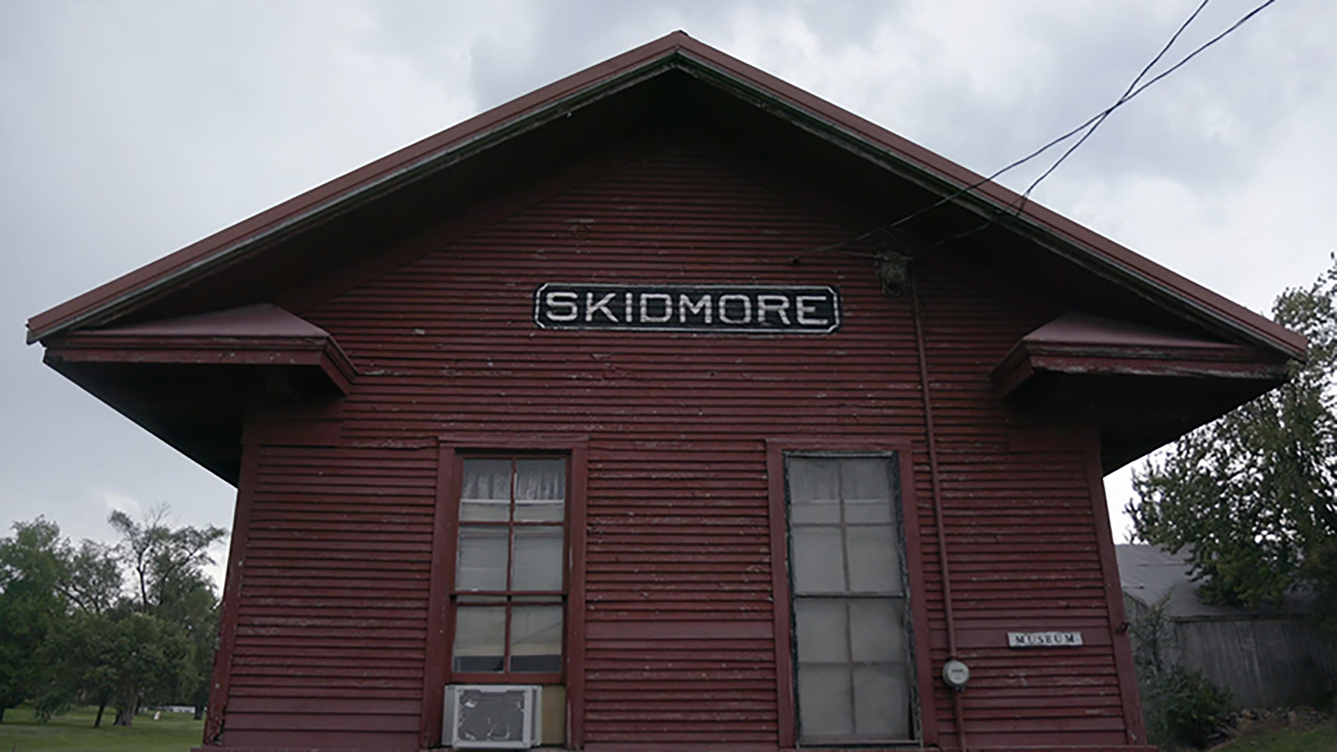 Don't Mess With Skidmore, Ken's murder wasn't the first public act of violence, TV-14, Season 1, Episode 3