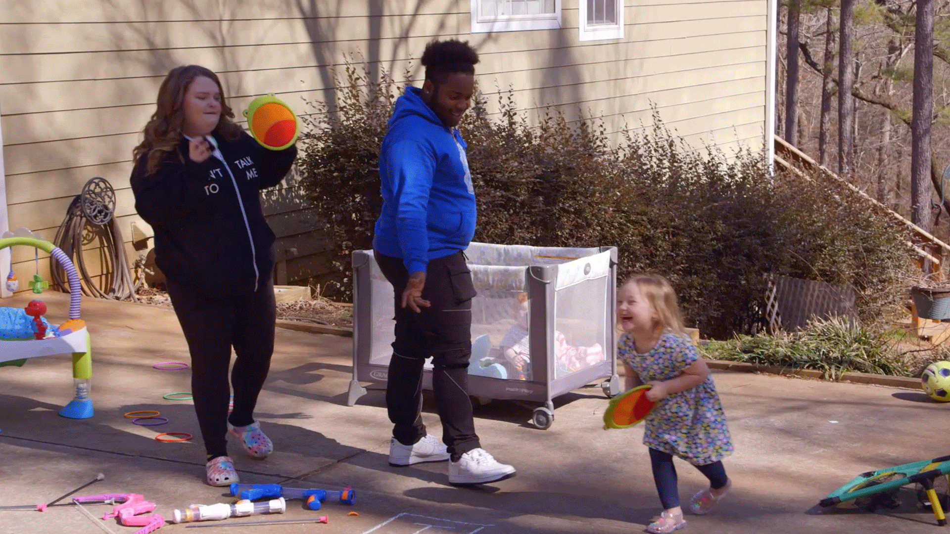 Watch Alana & Dralin Are on Babysitting Duty! | Mama June: From Not to Hot Video Extras