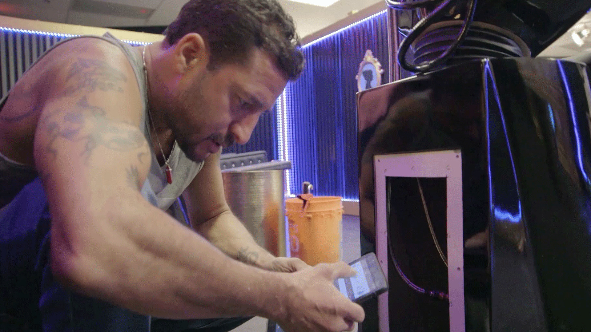 Watch Meet Abel, Jamie's Hot Handyman! | Super Sized Salon Video Extras