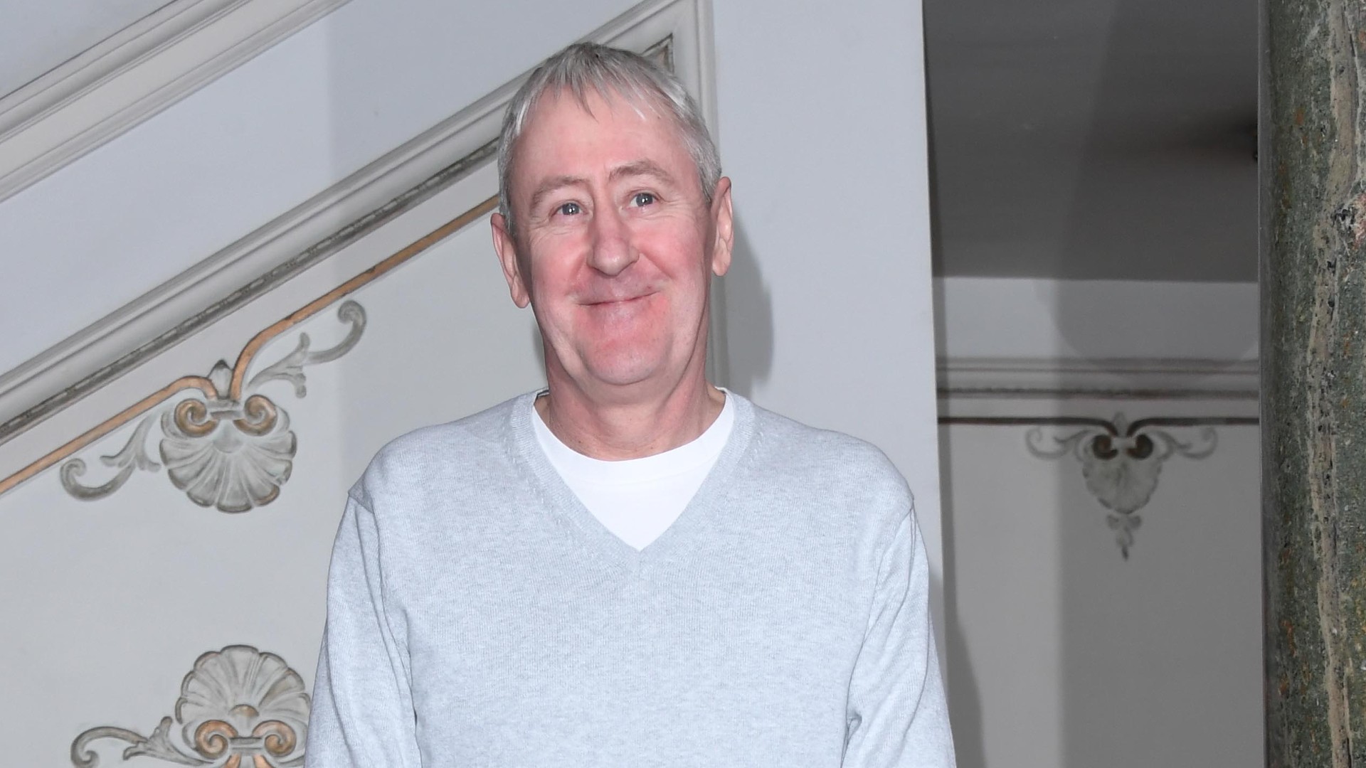 Casting News: British Sitcom Legend Nicholas Lyndhurst Joins 'Frasier' Sequel Series