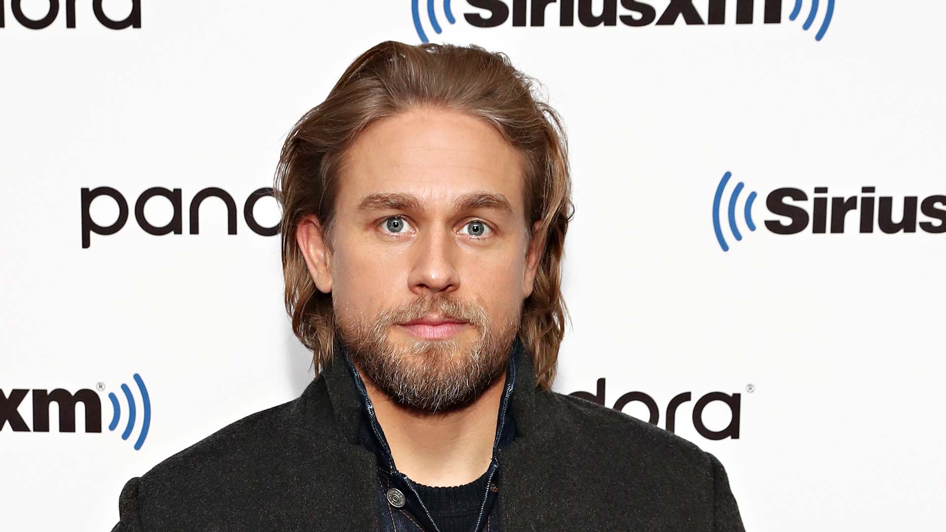 watch-charlie-hunnam-stars-in-action-series-shantaram-anglophenia