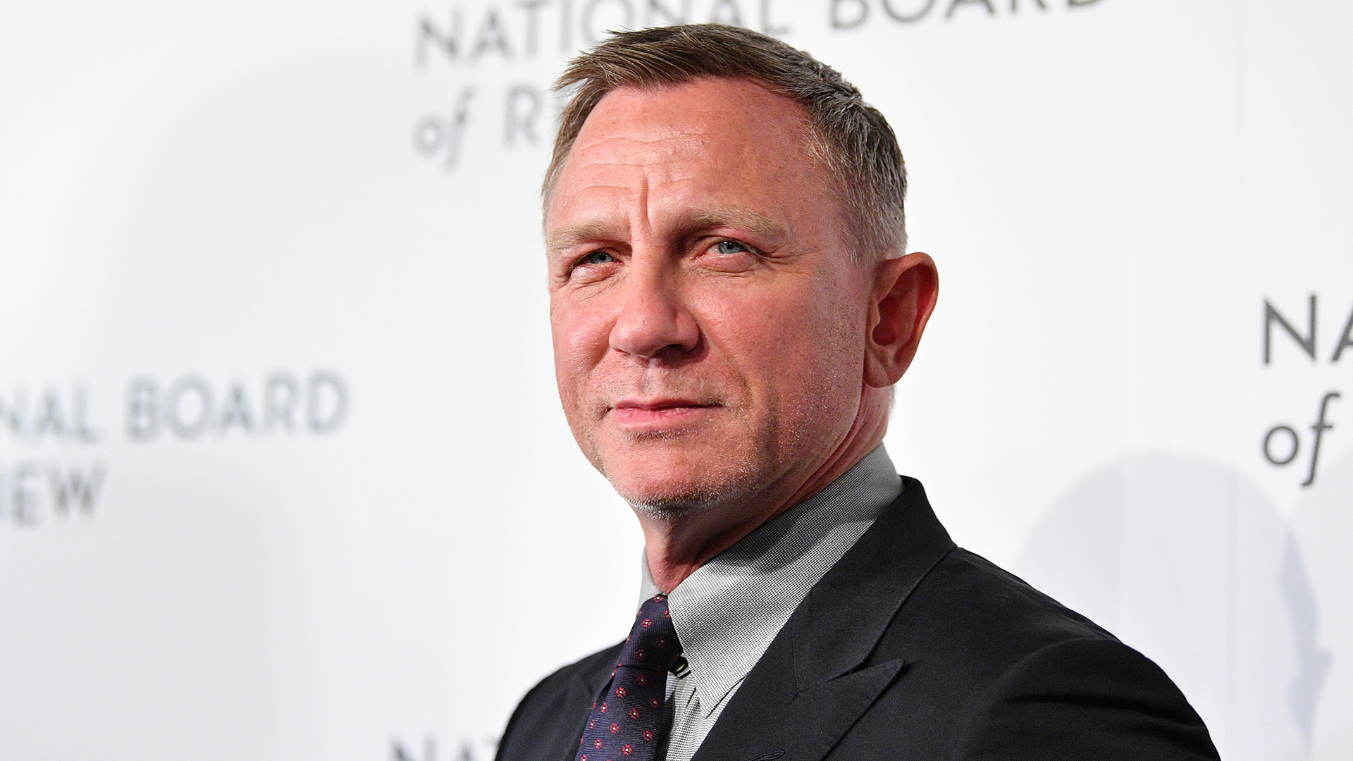 First Look Photo Daniel Craig Returns for ‘Knives Out’ Sequel