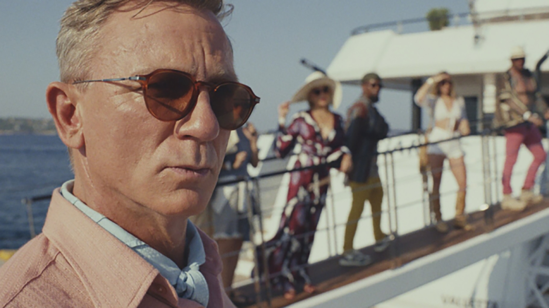 Daniel Craig’s ‘Glass Onion: A Knives Out Mystery’ Gets a First Look Trailer 