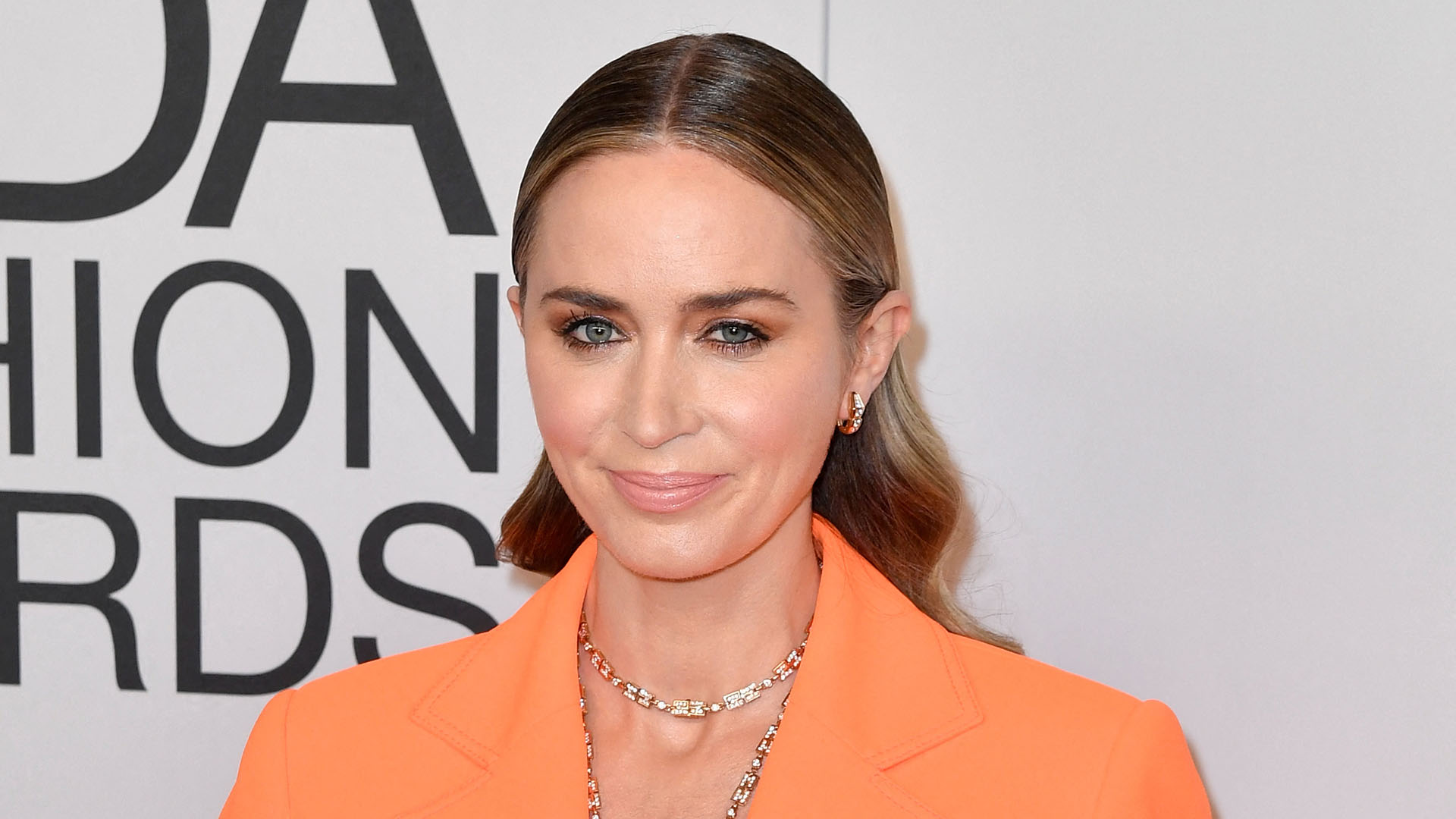 First Look Photo: Emily Blunt Stars in the Western Series ‘The English’ 