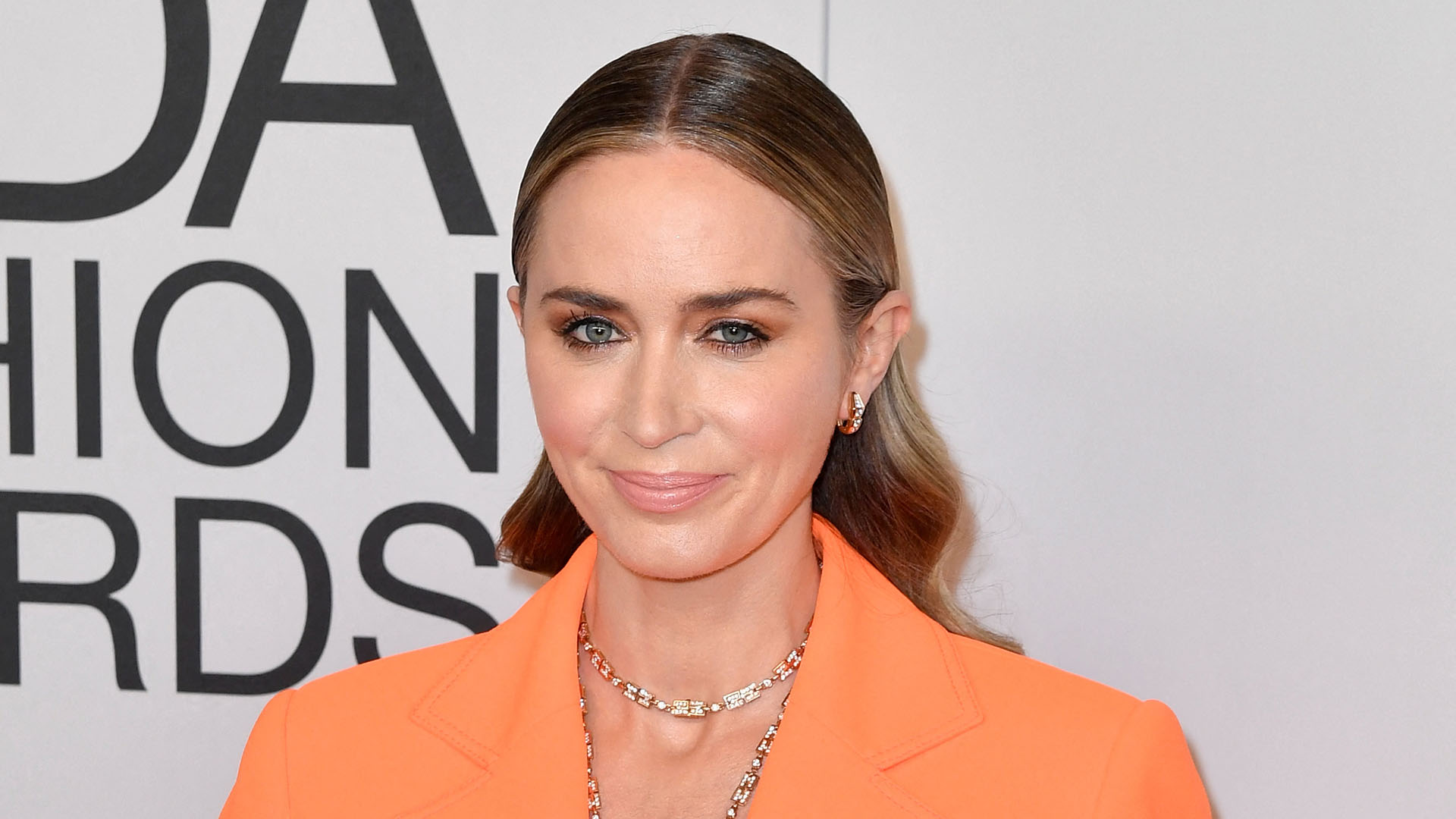 Emily Blunt Stars In The Western Series The English Anglophenia 