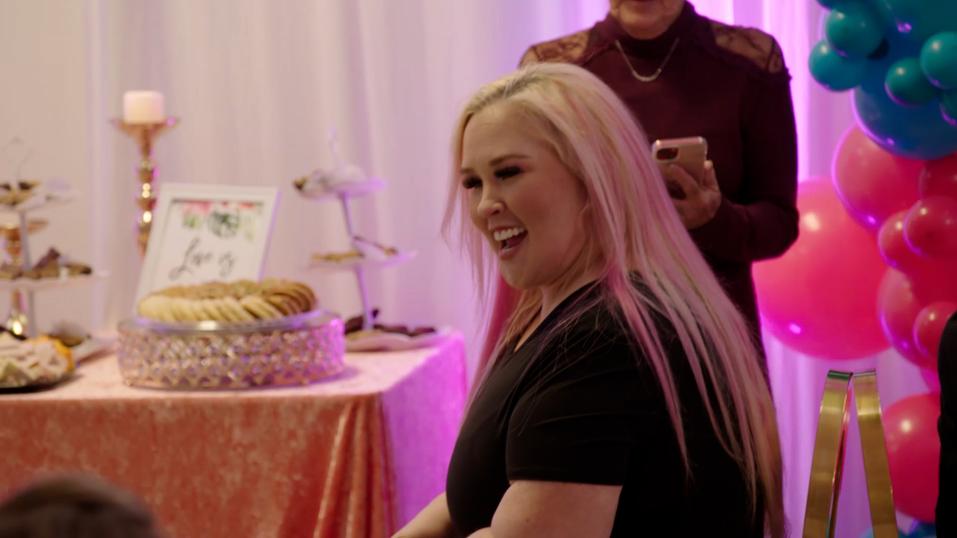 Watch Sneak Peek: June's Bridal Shower Crashed by Cops?! | Mama June: From Not to Hot Video Extras