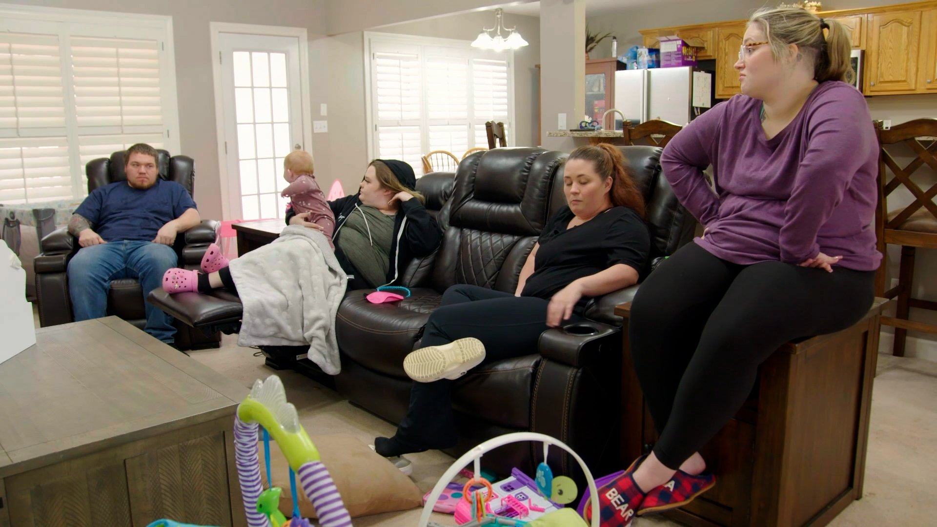 Watch Pumpkin Calls a Family Meeting | Mama June: From Not to Hot Video Extras
