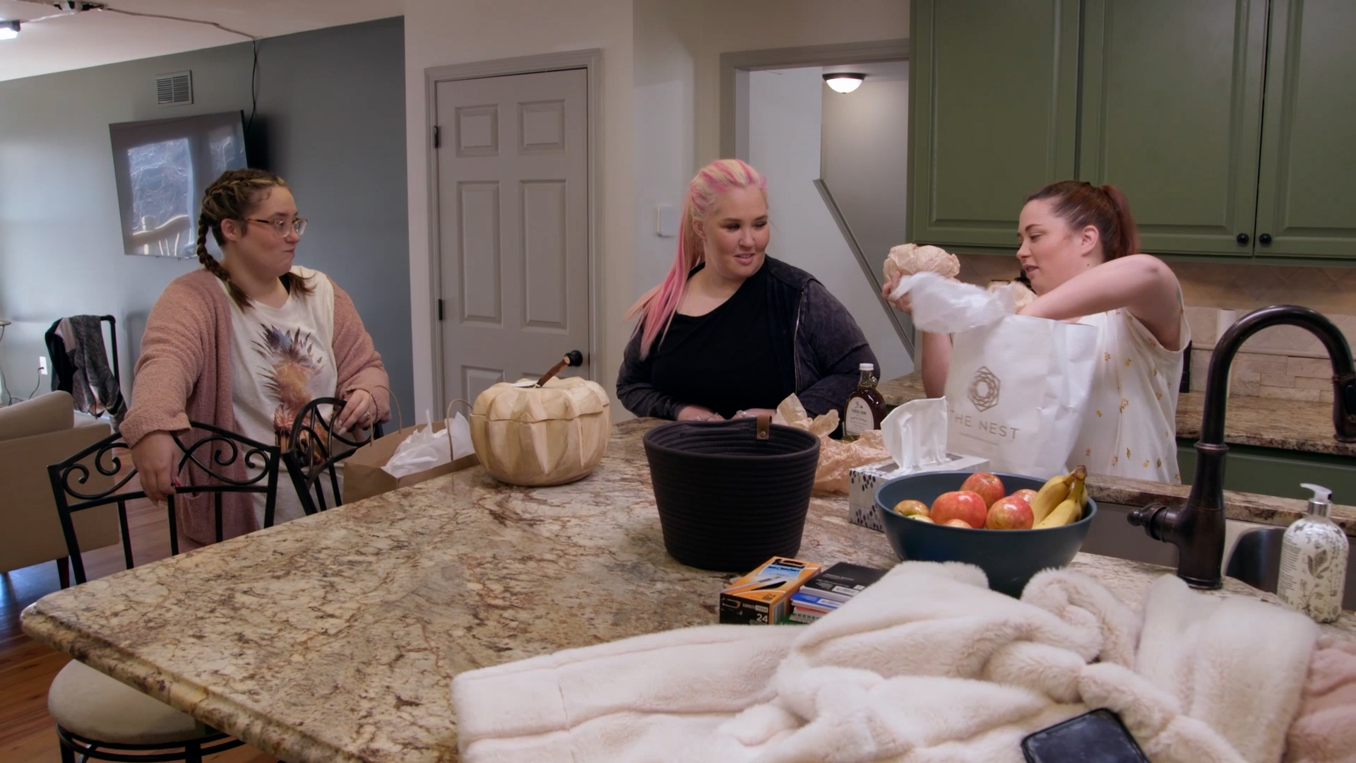 Watch Does June Have an Ulterior Motive? | Mama June: From Not to Hot Video Extras