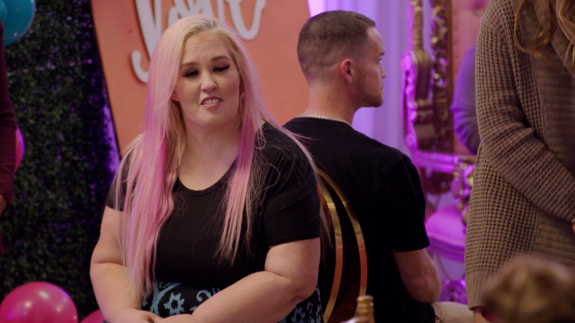 Watch Is June Finally Focusing on Family? | Mama June: From Not to Hot Video Extras