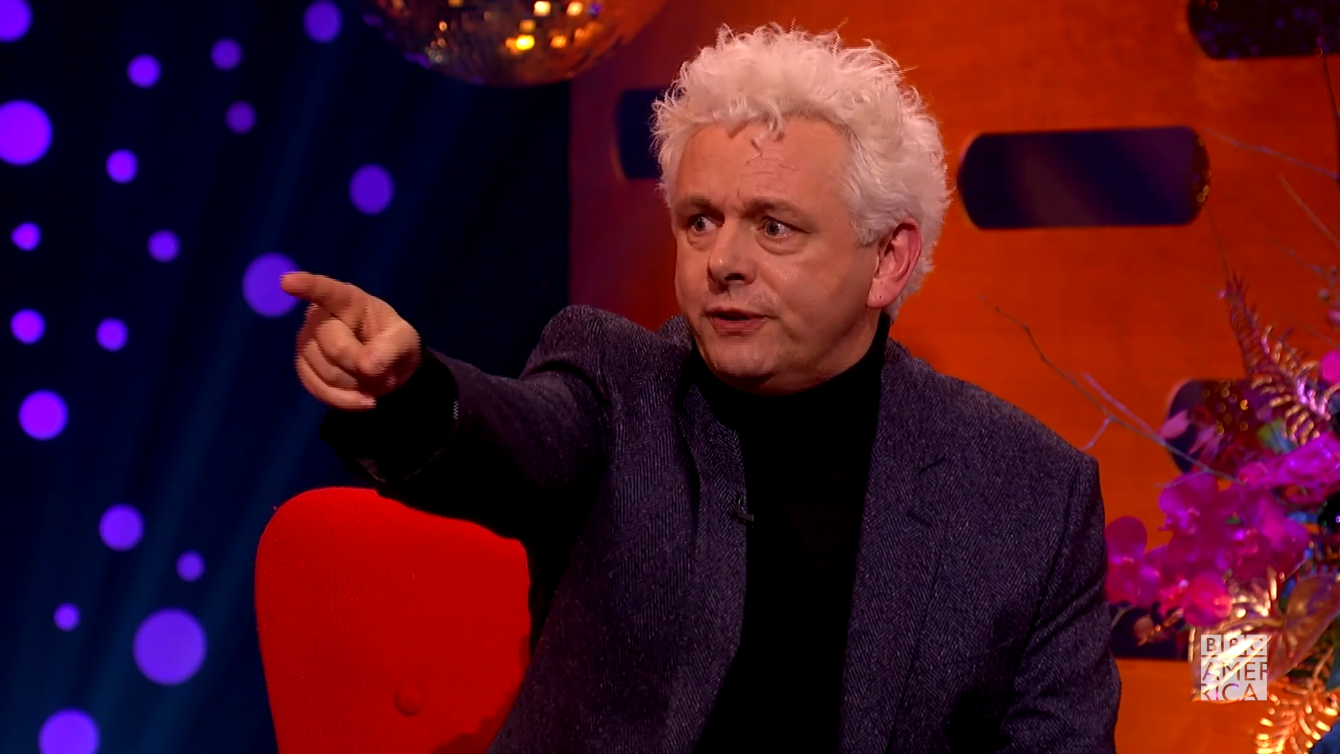 Watch Michael Sheen Playfully Attacked Rowdy Audience Member During ‘Hamlet’ | The Graham Norton Show Video Extras