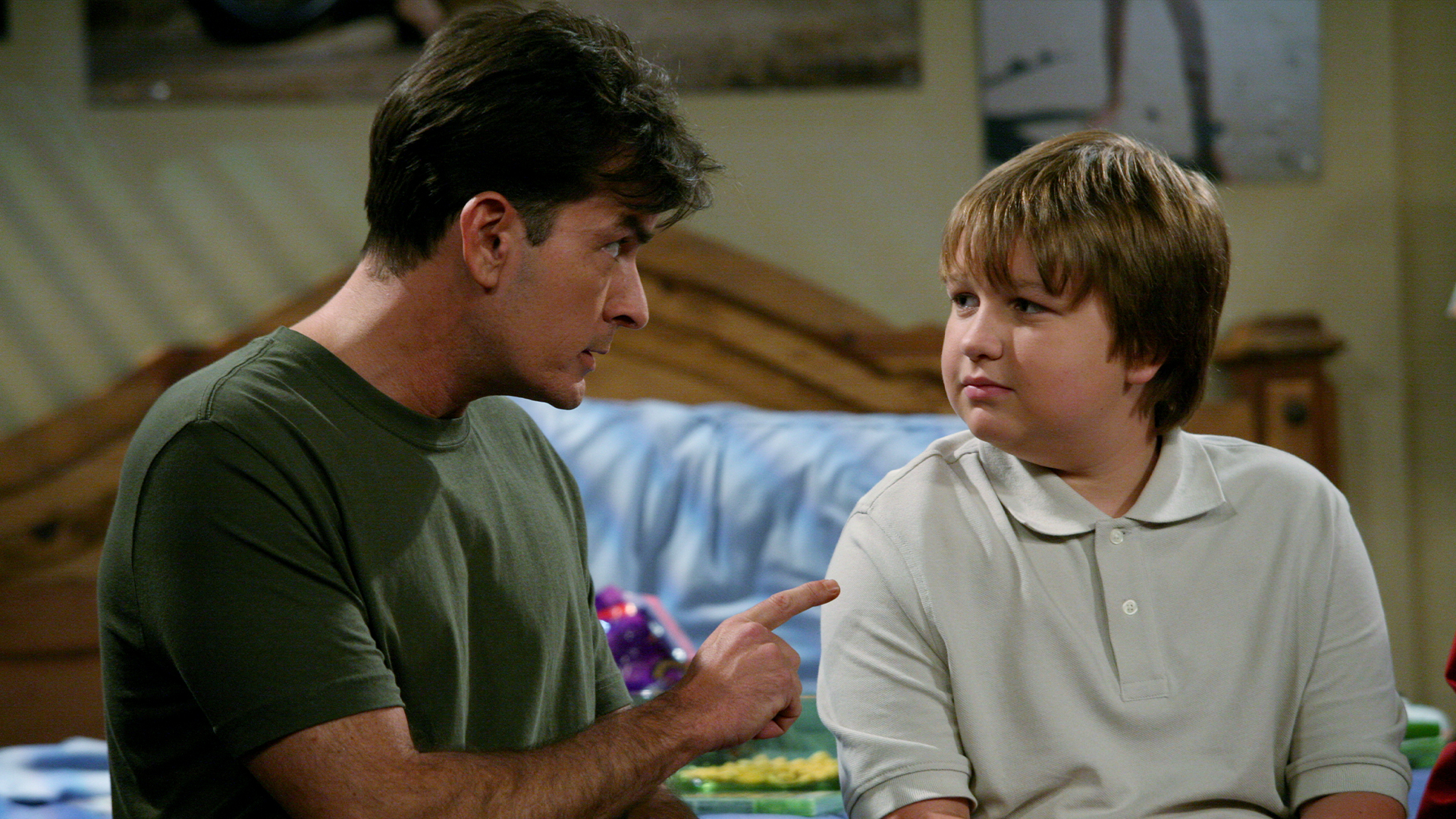 Two and a Half Men Season 5 Episode 1 - Large Birds, Spiders and Mom