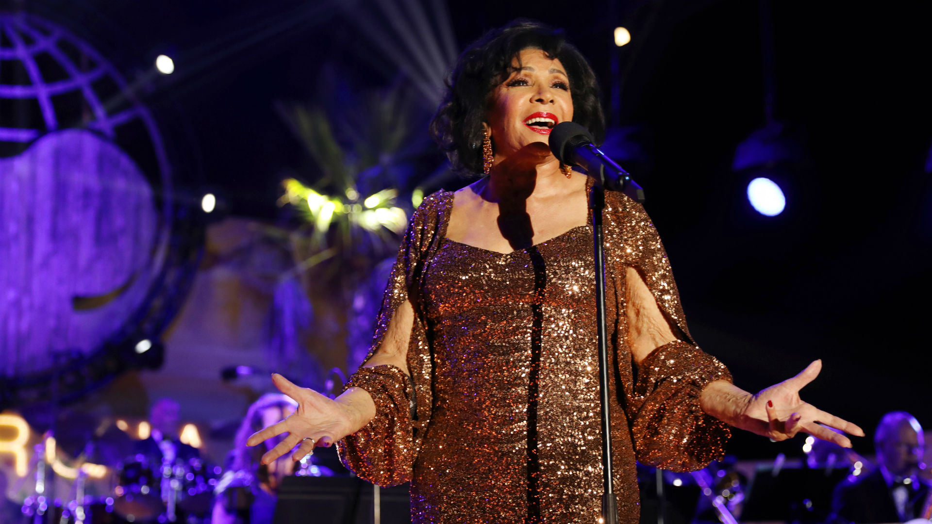 British Icon of the Week: Dame Shirley Bassey, the Eternally Glamorous Voice of Bond