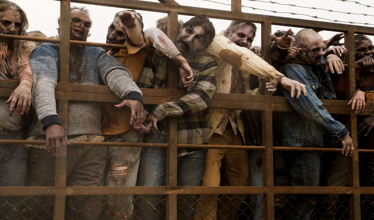 See How the Crew Built the Wall of Hydraulic-Powered RVs in Fear the Walking Dead Episode 12