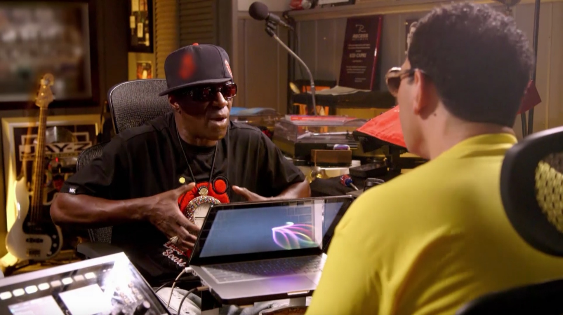 Watch Flav Reveals Why He Wears a Clock! | Growing Up Hip Hop: New York Video Extras
