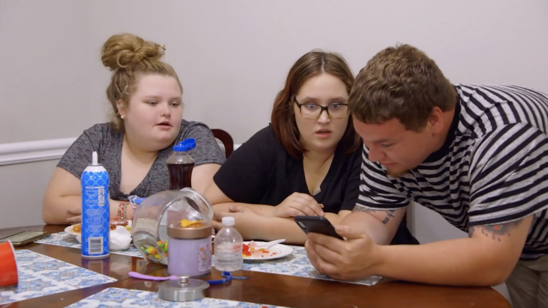 Watch Sneak Peek: The Family Makes a Shocking Discovery | Mama June: From Not to Hot Video Extras